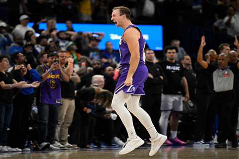 Lakers’ Luke Kennard bursts out of shadows in big way, saves winning streak
