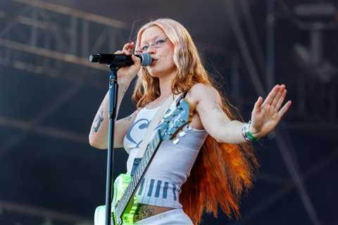 Wet Leg Slays ‘Moisturizer’ Tracks on ‘SNL UK’ Series Premiere