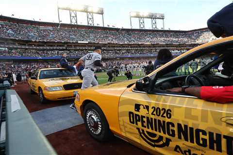 MLB fans obsess over Netflix’s scorebug during Yankees-Giants Opening Night game