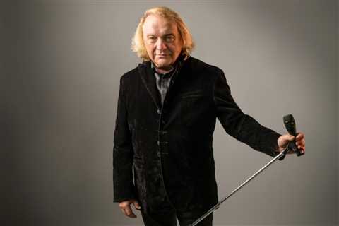 Before ‘Hanging Up the Microphone,’ Lou Gramm Talks Final Solo Album & Foreigner’s Future