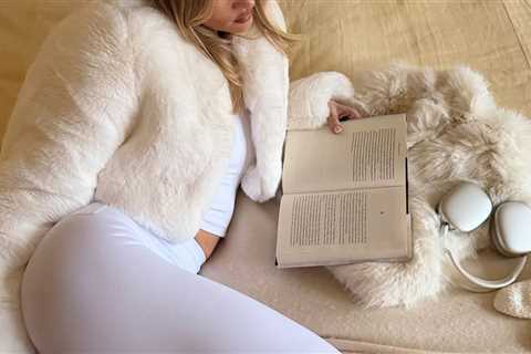 Babes In Bed -- Guess The Top Model!