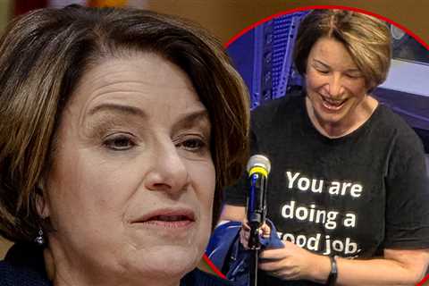 Senator Amy Klobuchar Wears 'Good Job' T-Shirt Amid Government Shutdown