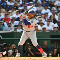 Dodgers bats stay hot in another rout, but Mookie Betts leaves injured
