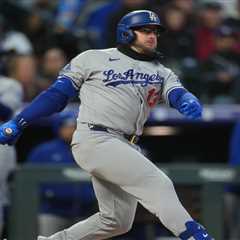 Dodgers conquer snowy weather (and Rockies) as Max Muncy homers twice