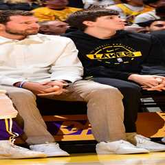 Luke Kennard, LeBron James lead Lakers to Game 1 win over Kevin Durant-less Rockets