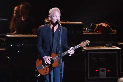Lindsey Buckingham of Fleetwood Mac Attacked by Woman in Santa Monica, Law Enforcement Says