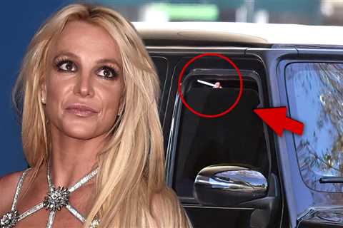 Britney Spears Smokes Cigarette at Gas Station After DUI Arrest