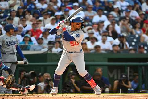 Dodgers bats stay hot in another rout, but Mookie Betts leaves injured