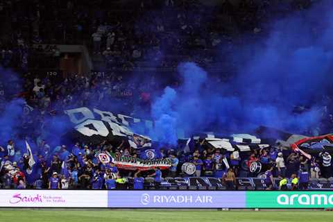Soccer star Sergi Palencia pelted with drinks in ugly scene at LAFC vs Cruz Azul game