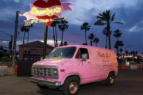 Sabrina Carpenter Turns Coachella Into ‘SABRINAWOOD’ With Superstar-Caliber Headline Performance:..