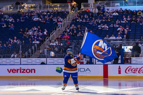 Islanders welcome family of late Connor Kasin with ‘unbelievable’ experience