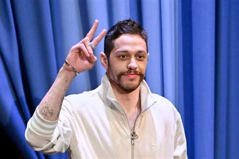 Pete Davidson Is Facing Backlash For Making A Seriously Inappropriate Joke About Watching Porn In..