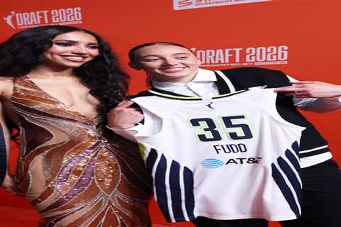Paige Bueckers has touching reaction to girlfriend Azzi Fudd being drafted by Wings