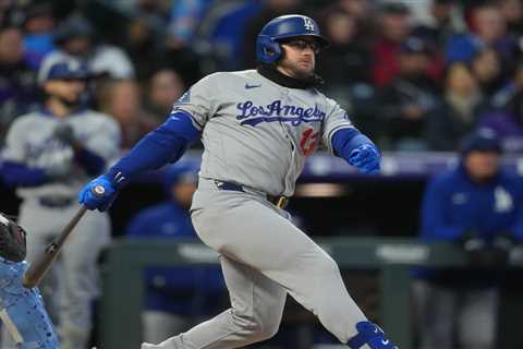 Dodgers conquer snowy weather (and Rockies) as Max Muncy homers twice