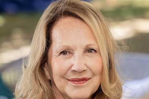 'Downton Abbey' Star Nathalie Baye Dead at 77 After Dementia Diagnosis