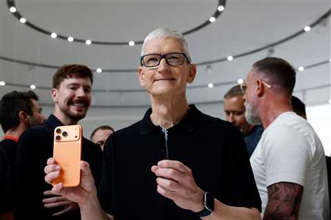 Tim Cook Stepping Down as Apple CEO