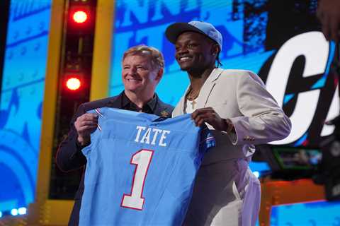 Titans select star receiver Carnell Tate at No. 4 in first NFL draft shocker