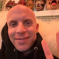 'RuPaul's Drag Race' Star Katya Returns Home After Being Hospitalized