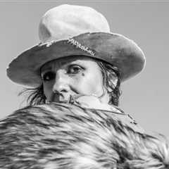 Linda Perry Talks ‘Let It Die Here’ Documentary & Album, Plus 4 Non Blondes’ ‘What’s Up?’ Viral..