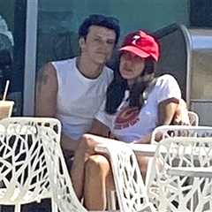 YUNGBLUD Getting Cozy With Girlfriend Jesse Jo Stark Amid MGK Drama