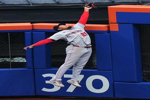 Mets’ Juan Soto robbed of home run on ridiculous James Wood catch