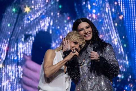 Laura Pausini Fulfills Her Dream of Singing ‘Hijo de la Luna’ With Ana Torroja in Mexico