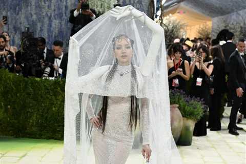Watch How LISA of BLACKPINK Became a Four-Armed Work of Art for the 2026 Met Gala