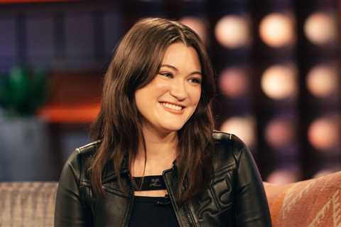 Here’s How ‘The Pitt’ Star Isa Briones Brought Kelly Clarkson Into the Hospital Drama