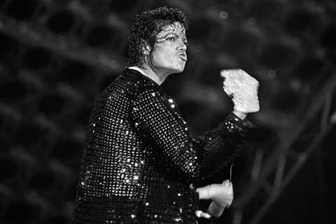 Michael Jackson’s ‘Thriller’ Returns to No. 1 on Top R&B/Hip-Hop Albums Chart for First Time in..