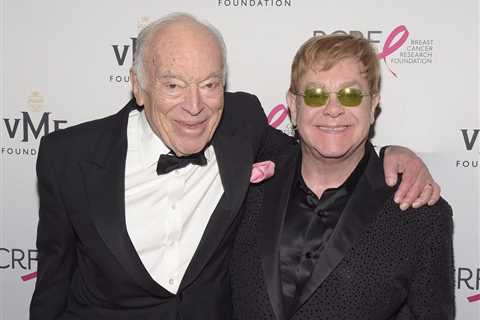 Elton John Honors Late Friend at Breast Cancer Research Foundation Gala: ‘I Will Do My Best for Him’