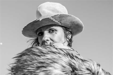 Linda Perry Talks ‘Let It Die Here’ Documentary & Album, Plus 4 Non Blondes’ ‘What’s Up?’ Viral..