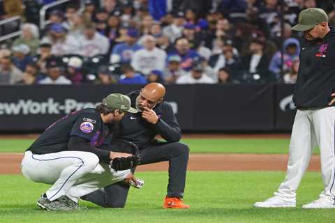 Clay Holmes fractures fibula in loss to Yankees in latest Mets injury nightmare