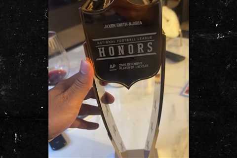Jaxon Smith-Njigba Displays 'Disrespectful' NFL Honors Trophy Mistakes