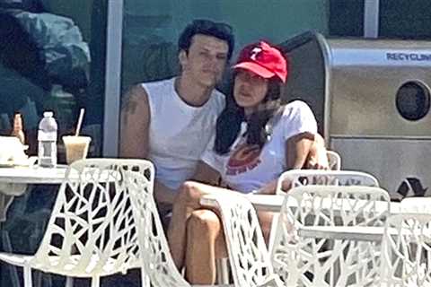 YUNGBLUD Getting Cozy With Girlfriend Jesse Jo Stark Amid MGK Drama