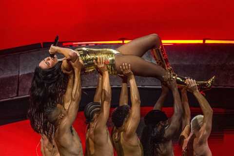 Dua Lipa Releases ‘Live From Mexico’ Album & Radical Optimism Tour Concert Film: Stream It Now