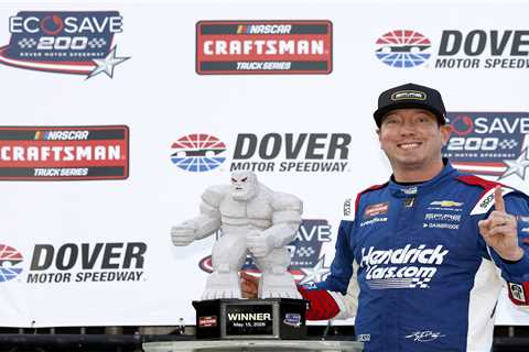 ESPN reporter Marty Smith got very emotional delivering Kyle Busch death news