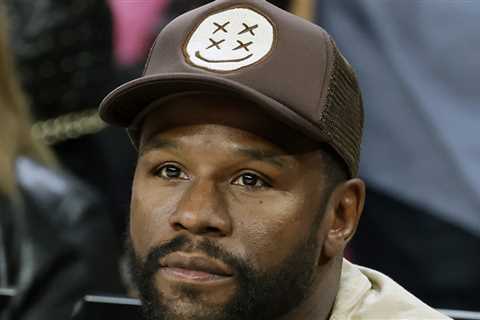 Floyd Mayweather Fathers Baby W/ Dancer From His Vegas Club