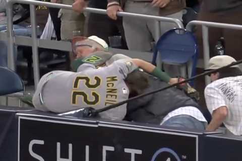 Jeff McNeil accidentally bloodies elderly fan with cleat while diving into stands