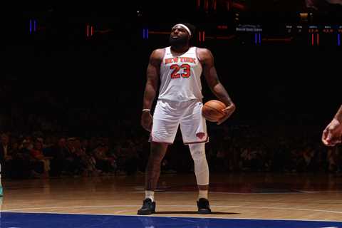 Mitchell Robinson suffers broken pinky in big Knicks NBA Finals worry