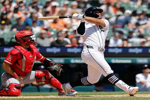 Tigers outfielder’s home run leaves fan covered in drink