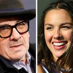 “Did Bob Dylan Sue Me?”: Elvis Costello Just Shaded “Arrogant” Artists Who Take Credit For Other..