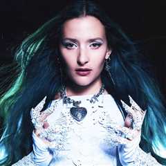 Alt-Pop Breakout Artist Au/Ra on Taking Back Control of Her Career: ‘My Fingerprints Are..