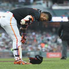Luis Arraez leaves SF Giants game in potential blow to trade deadline haul