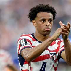 USA’s Mauricio Pochettino, Lakers’ JJ Redick swap jerseys before World Cup game