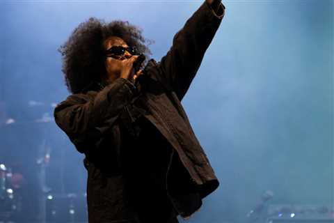 Jay-Z’s 2026 Roots Picnic Headlining Set: Scathing Freestyle Diss, Surprise Guests & More..
