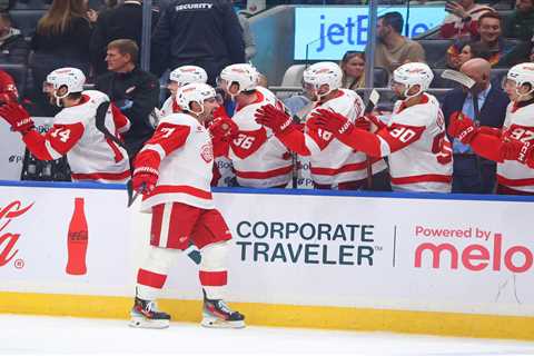 Dylan Larkin requests trade after Red Wings miss playoffs for 10th straight season