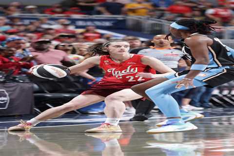 Caitlin Clark leaves game to throw up — and then returns to help Fever to win