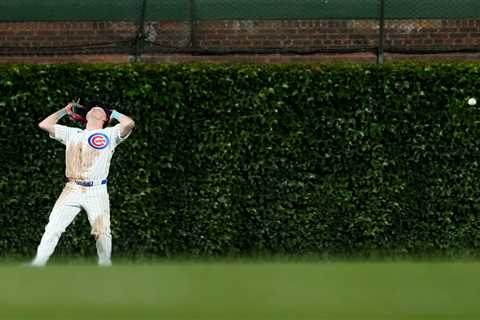Cubs’ Pete Crow-Armstrong loses fly ball in painful scene — before playing hero