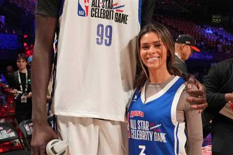 These Photos Of The Tallest NBA Players Next To Regular People Are Genuinely Hard To Comprehend
