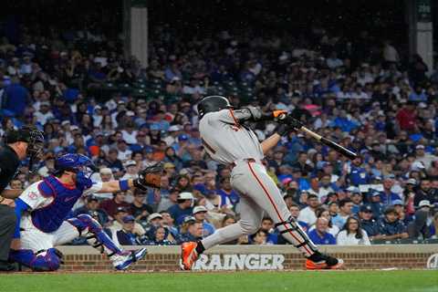 Giants walk tightrope to beat Cubs in extras, finish road trip .500